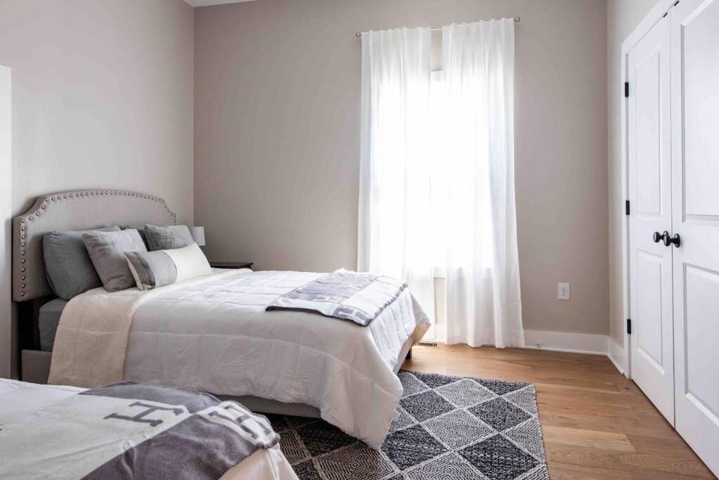 Newly Renovated 3 Bedroom Shelby Park Home **Free Parking** Louisville Eksteriør billede