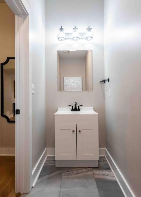 Newly Renovated 3 Bedroom Shelby Park Home **Free Parking** Louisville Eksteriør billede
