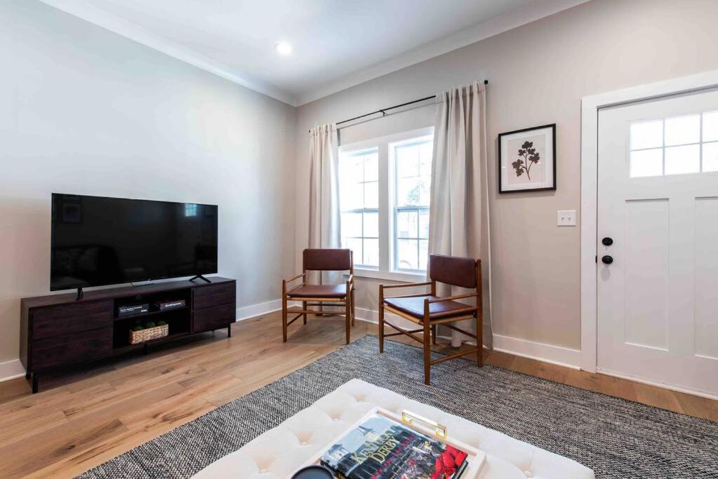 Newly Renovated 3 Bedroom Shelby Park Home **Free Parking** Louisville Eksteriør billede
