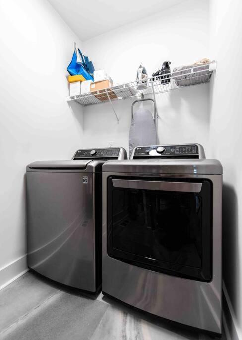 Newly Renovated 3 Bedroom Shelby Park Home **Free Parking** Louisville Eksteriør billede