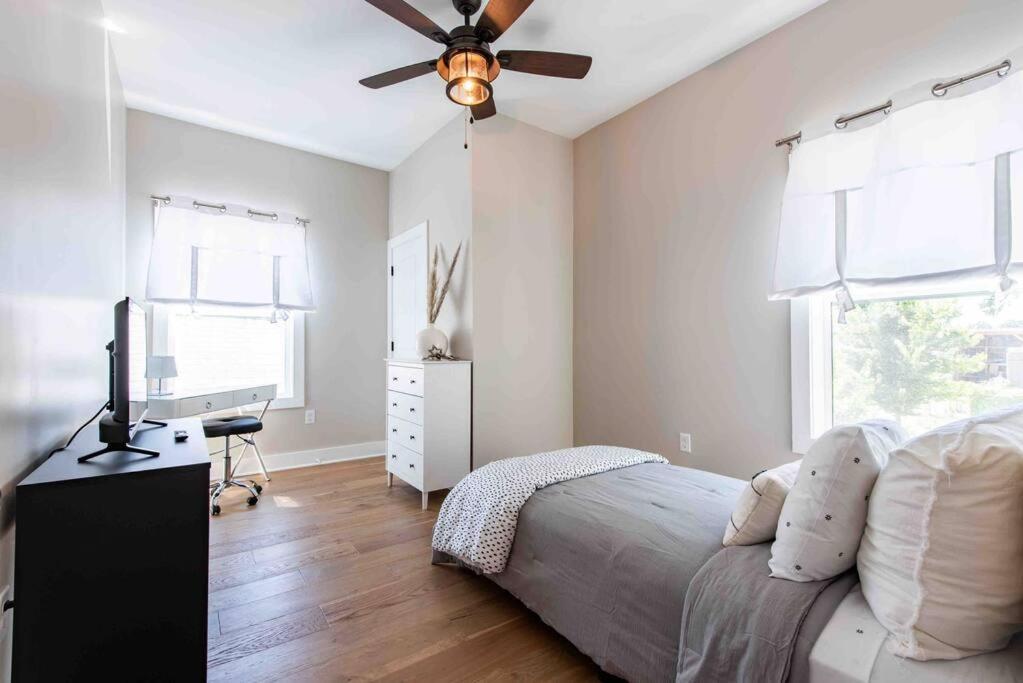 Newly Renovated 3 Bedroom Shelby Park Home **Free Parking** Louisville Eksteriør billede
