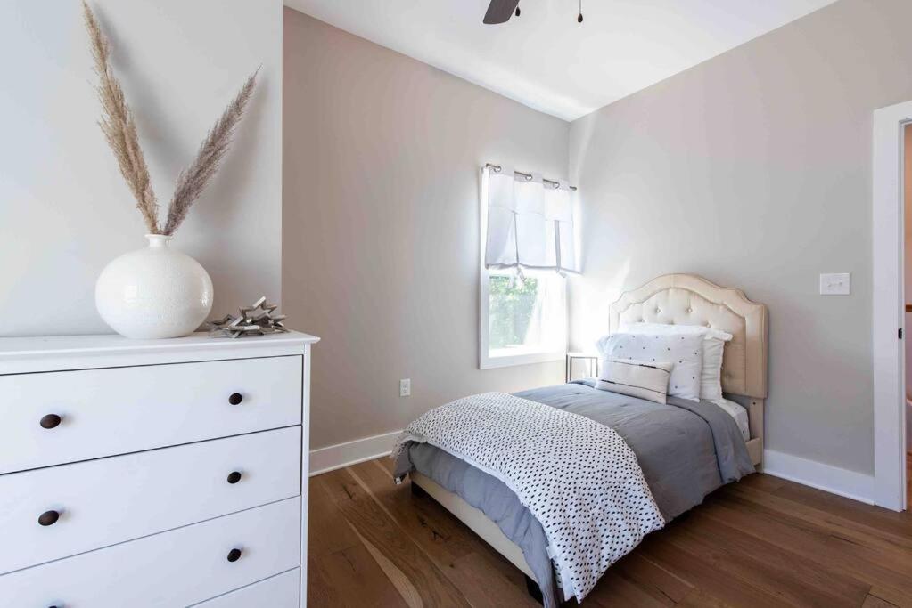 Newly Renovated 3 Bedroom Shelby Park Home **Free Parking** Louisville Eksteriør billede