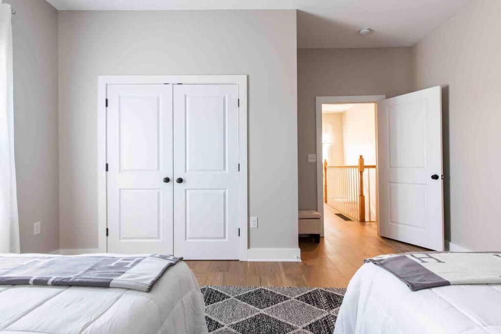 Newly Renovated 3 Bedroom Shelby Park Home **Free Parking** Louisville Eksteriør billede
